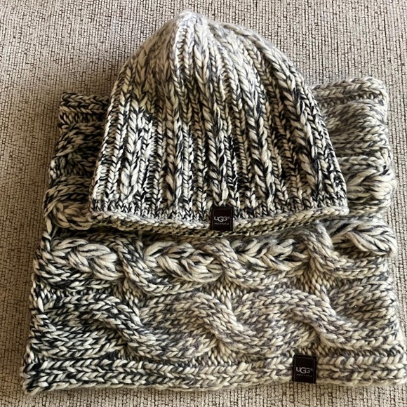 UGG Beanie and Scarf Set - Picture 1 of 1